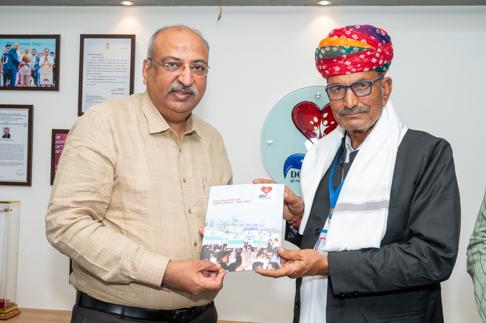 We are delighted by the visit of Padmashri Awardee Shri Himmata Ram Bhambhu ji at Donate Life Office. We are grateful for his kind words, appreciation and blessings towards our mission of organ donation.